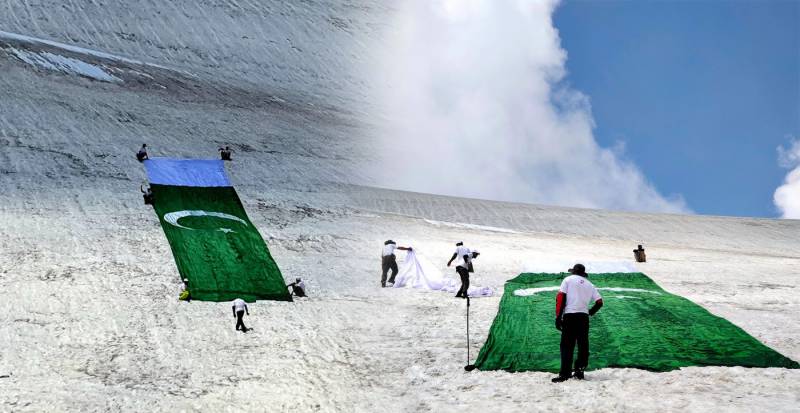 Pakistani Climbers Set New Record By Raising Biggest Flag At Kp S Godar Pass 1657390481 8520